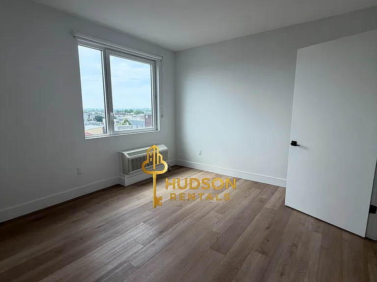 36 Madison St #503 — Photo 6