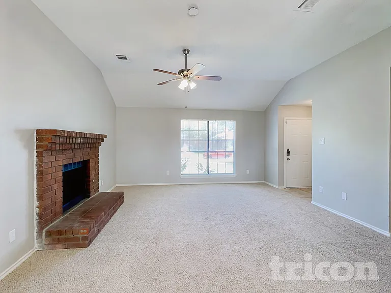 8002 Meadowlark Ln — Photo 2
