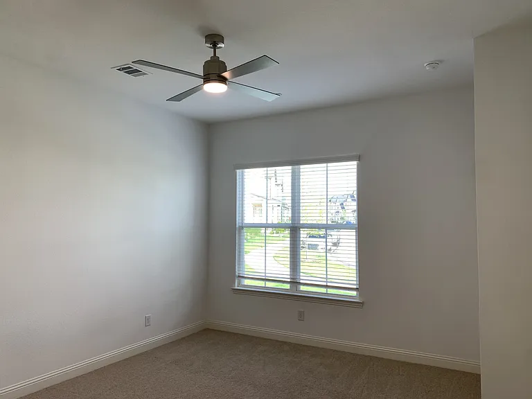 1009 Rockrose Dr — Photo 5