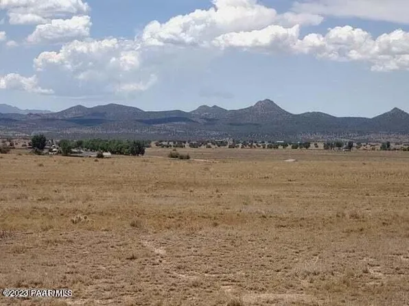 3885 W Chianti Ln, Paulden, AZ 86334