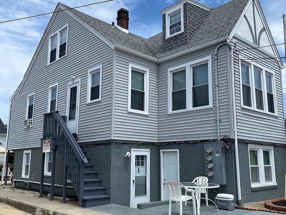 1st image of 220 Blaine Ave