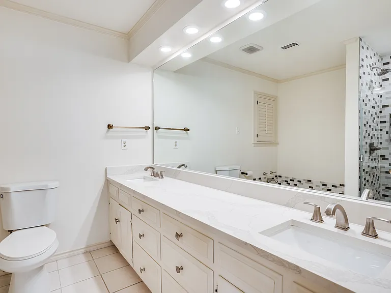 4100 Lovers Ln — Photo 26