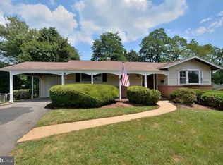 5005 Roslyn Rd, Annandale, VA 22003