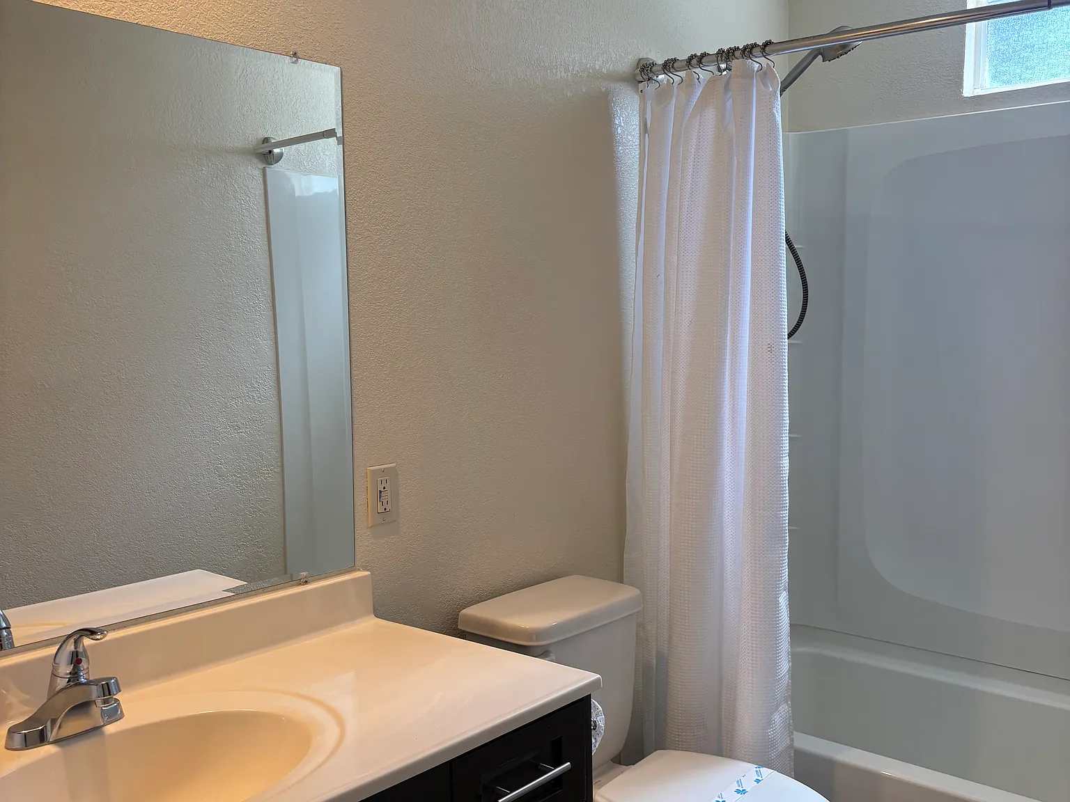 Rowland Park Apartments — Photo 2