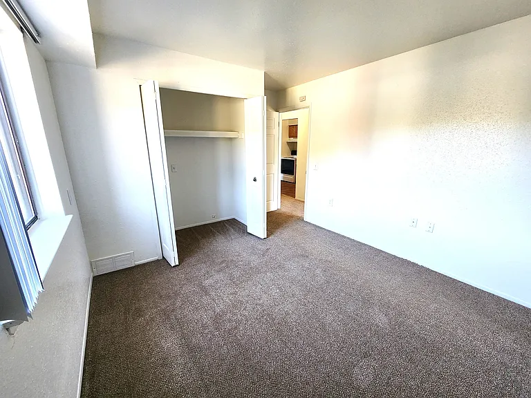 Windsor Place Apartments — Photo 165