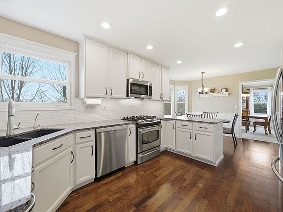 5th image of 2830 Colonial Dr