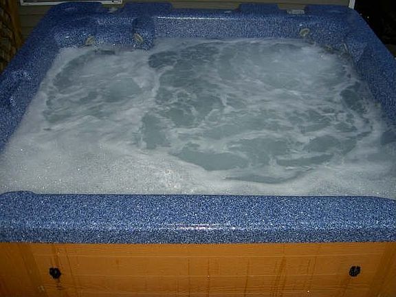 Hot tub (6-person, 42-jet)
