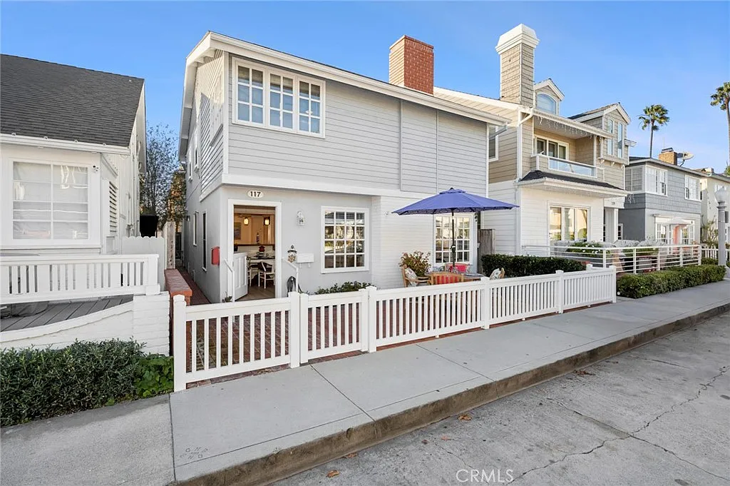 3 bed, 2.0 bath, 1766 sqft, $11,570 — Photo 3