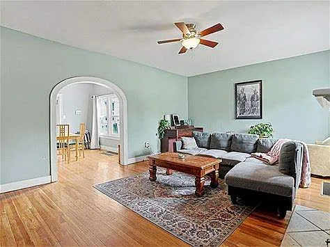 3 bed, 1950 sqft, $2,200 — Photo 2