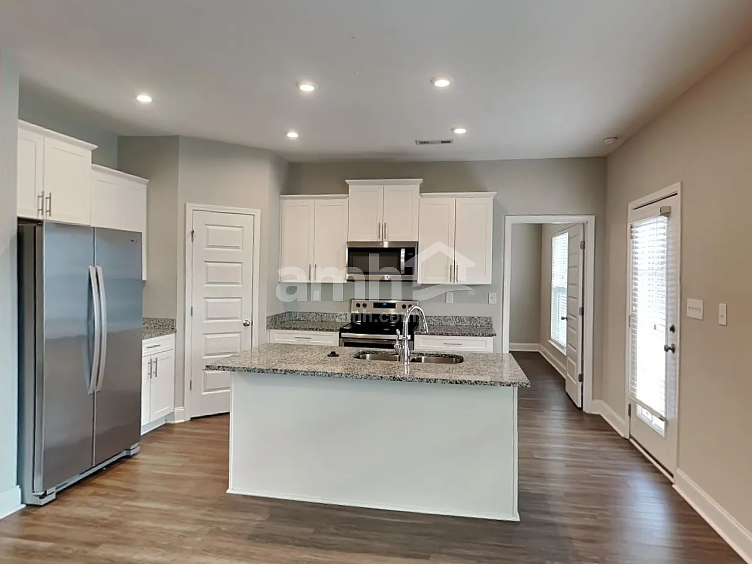 4 bed, 3.0 bath, 2209 sqft, $2,525 — Photo 3