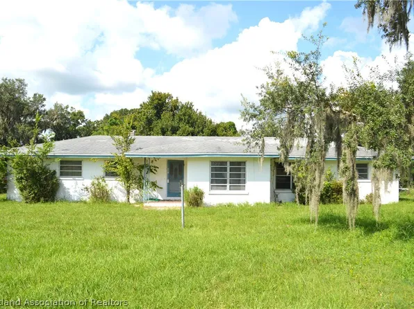 301 W Lemon St, Bowling Green, FL 33834