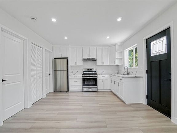 3rd image of 19122 Bessemer St