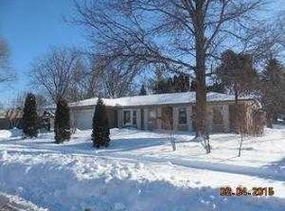 1059 N Shady Oaks Dr, Elgin, IL 60120