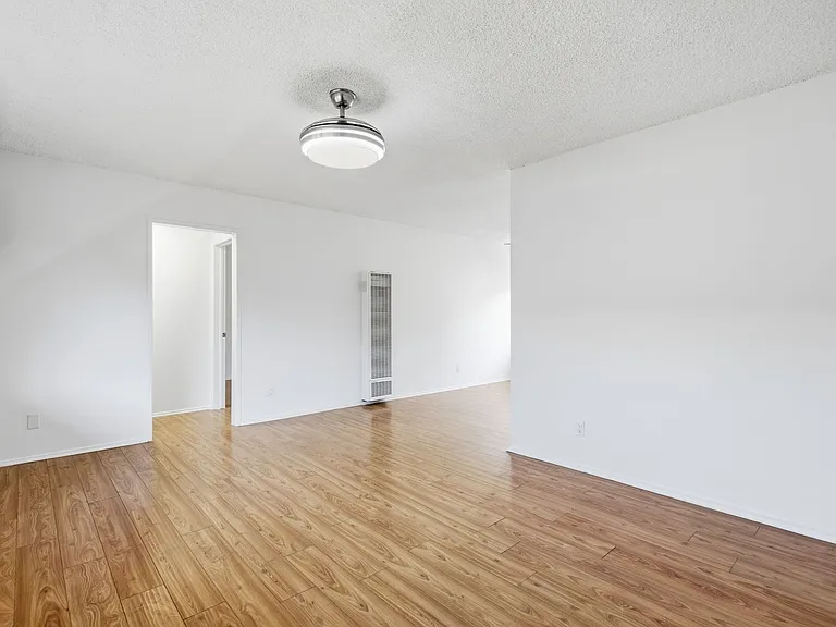 6640 Darby Ave — Photo 23