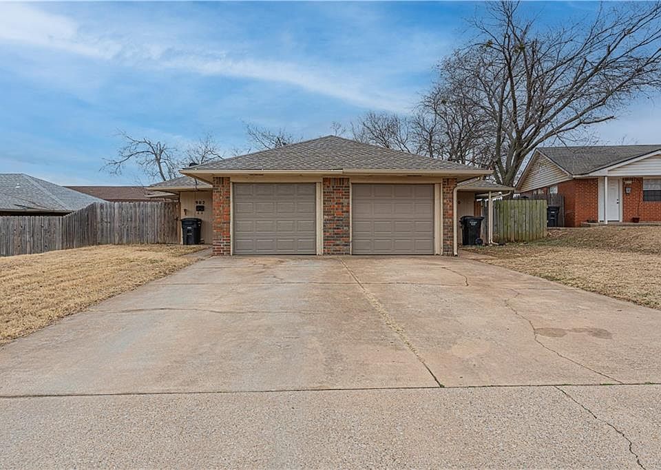 1st image of 900 Delmar Cir #900