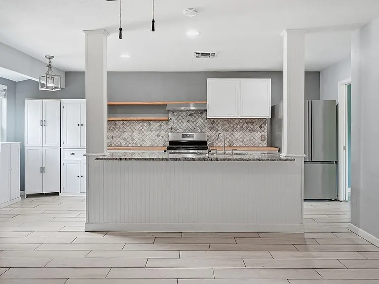 4049 Rooney Dr — Photo 14