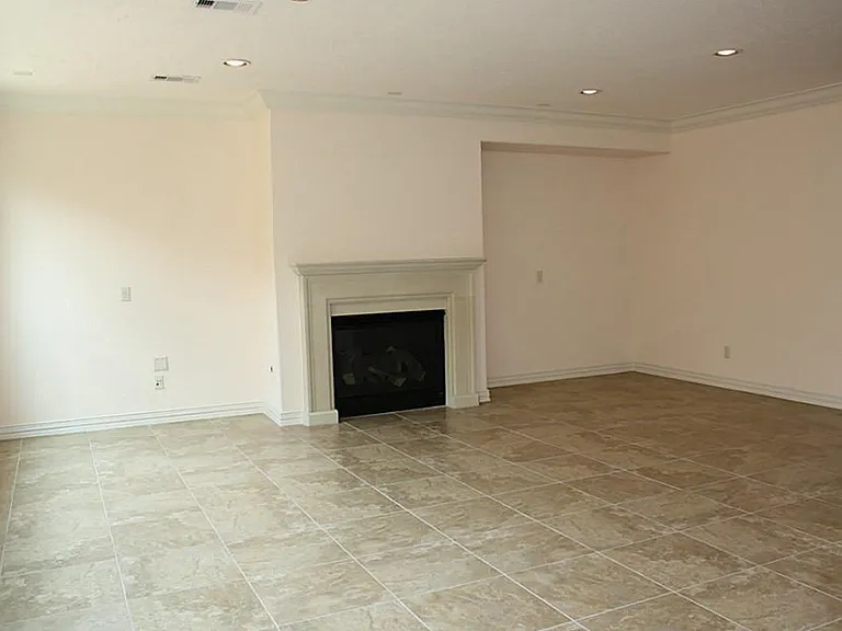 2046 Palm Forest Ln — Photo 10