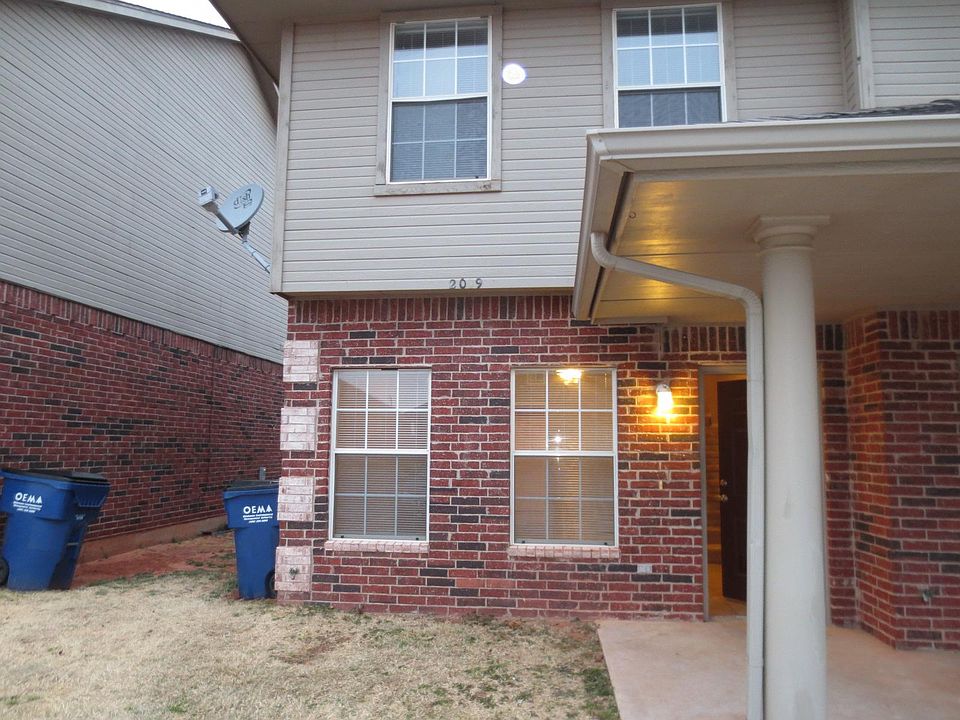 1st image of 2009 E Hill Ter
