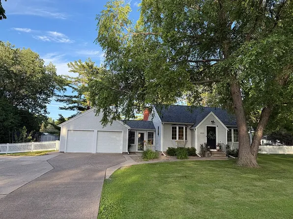 3520 Rownd St, Cedar Falls, IA 50613