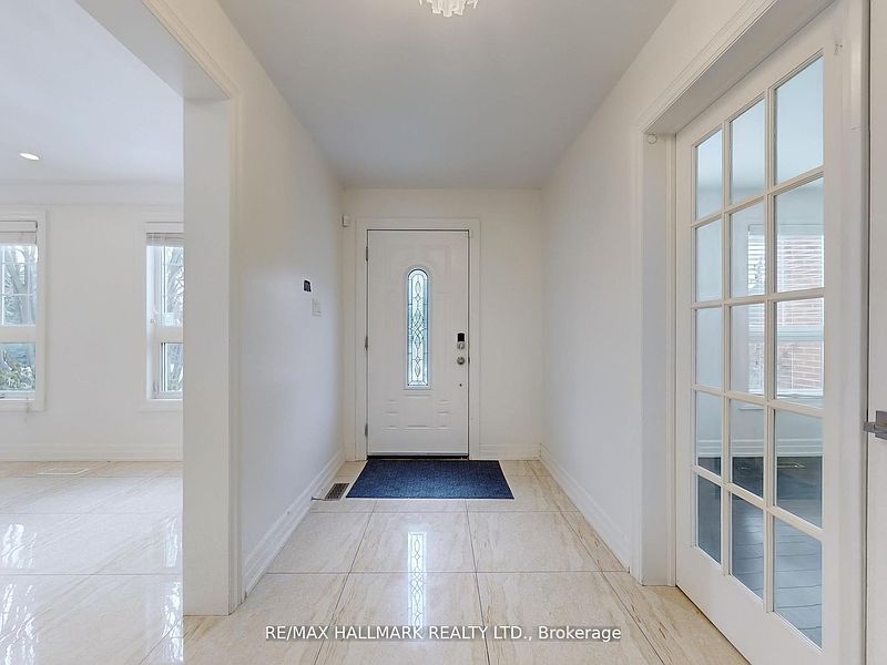 Toronto House for rent - 5 Bedrooms — photo 18