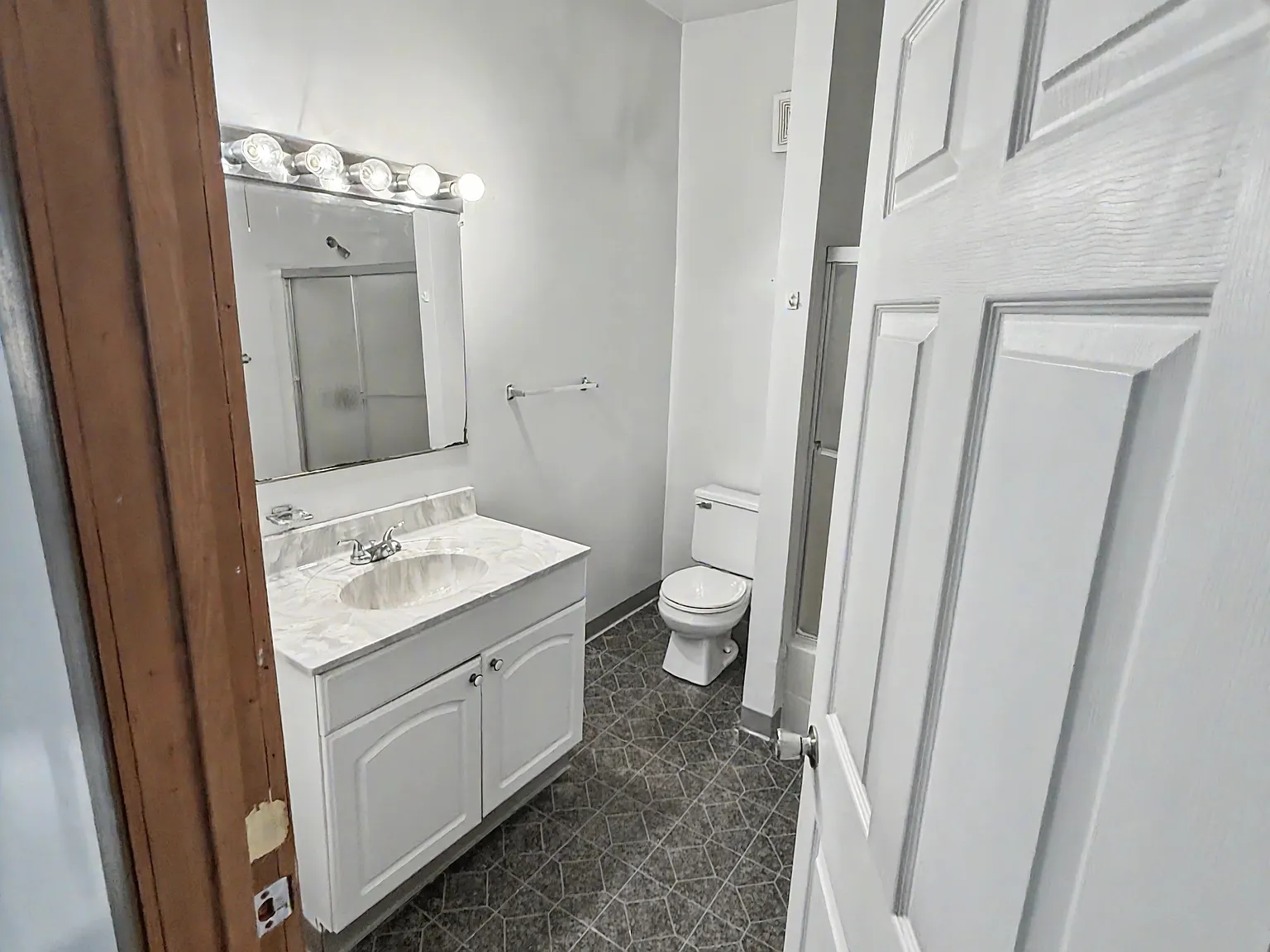 2 bed, 808 sqft, $950 — Photo 3