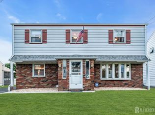140 Camelot Dr, Port Reading, NJ 07064