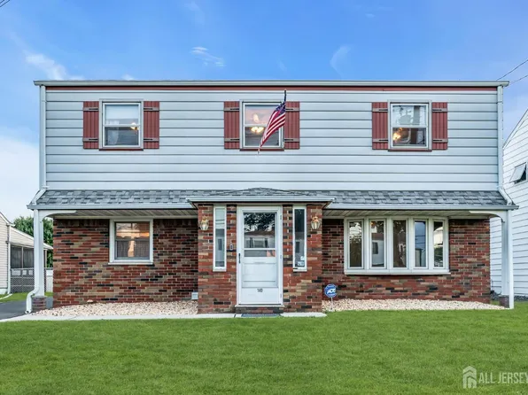 140 Camelot Dr, Port Reading, NJ 07064