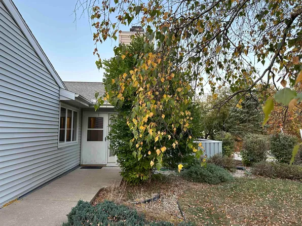 702 Clearview Dr APT 4, Decorah, IA 52101