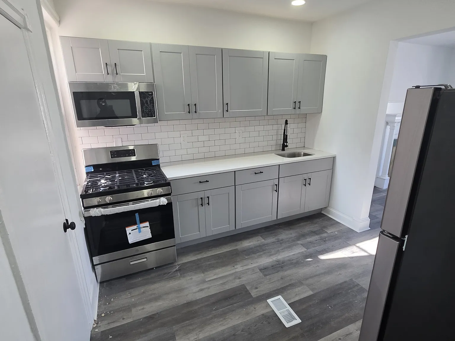 2 bed, 1000 sqft, $1,600 — Photo 2