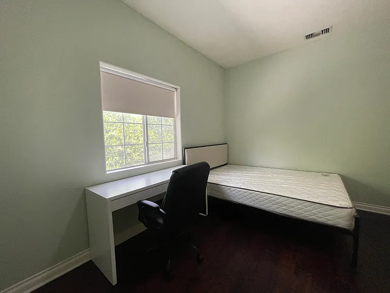 3439 S Catalina St - USC student housing — Photo 9