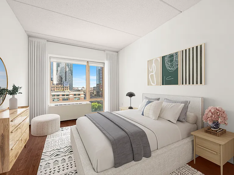 4134 Crescent St #9M — Photo 3