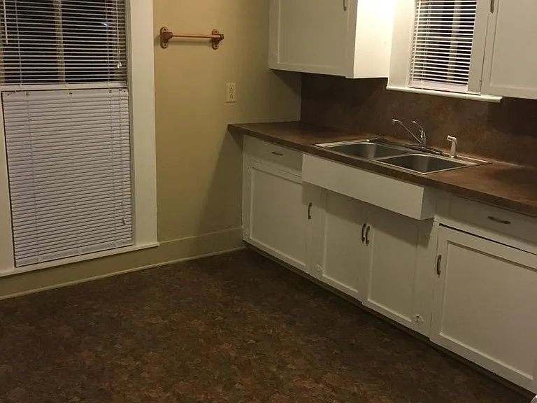 208 Muller St — Photo 3