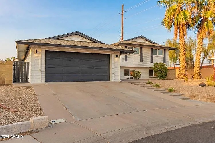 6 bed, 3.5 bath, 2332 sqft, $6,500 — Photo 1