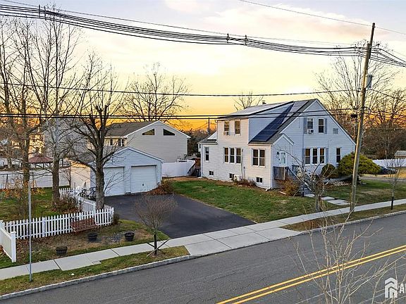 2nd image of 58 Brotherhood St