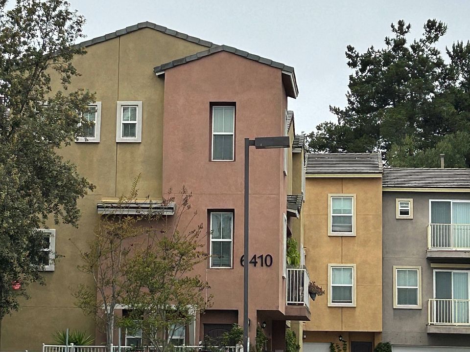 Enterance to Serenata Townhomes in San Diego, California.