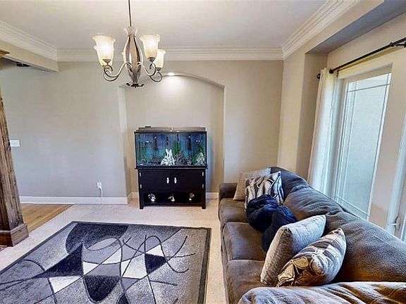 4th image of 503 NE Legacy Wood Cir