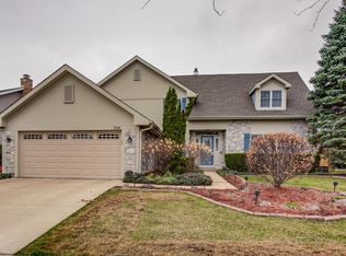 344 Tally Ho Dr, Vernon Hills, IL