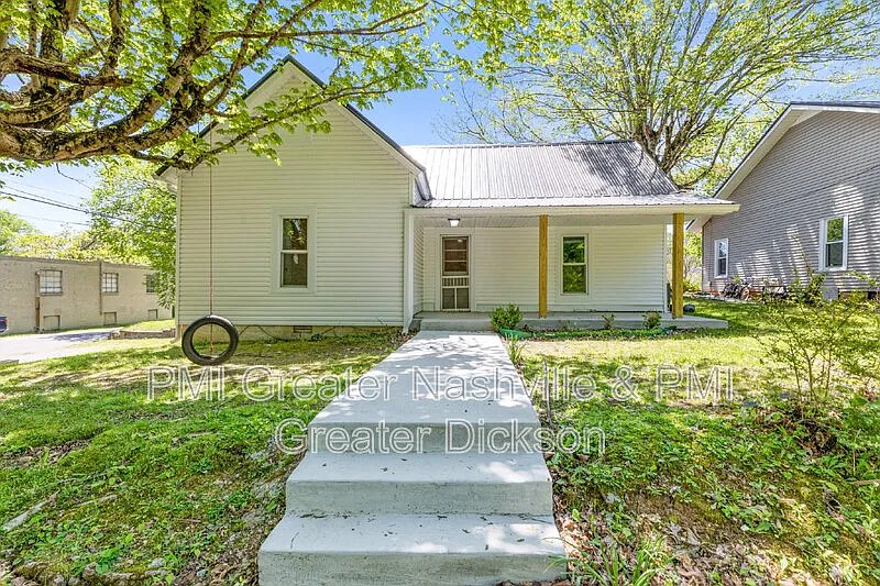 300 W Railroad St