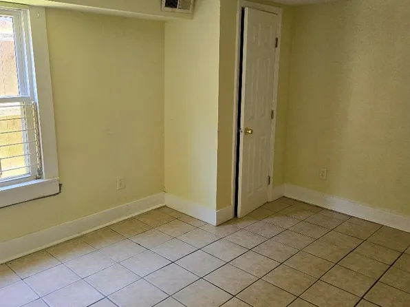 5448 Burgundy St #5448, New Orleans, LA 70117