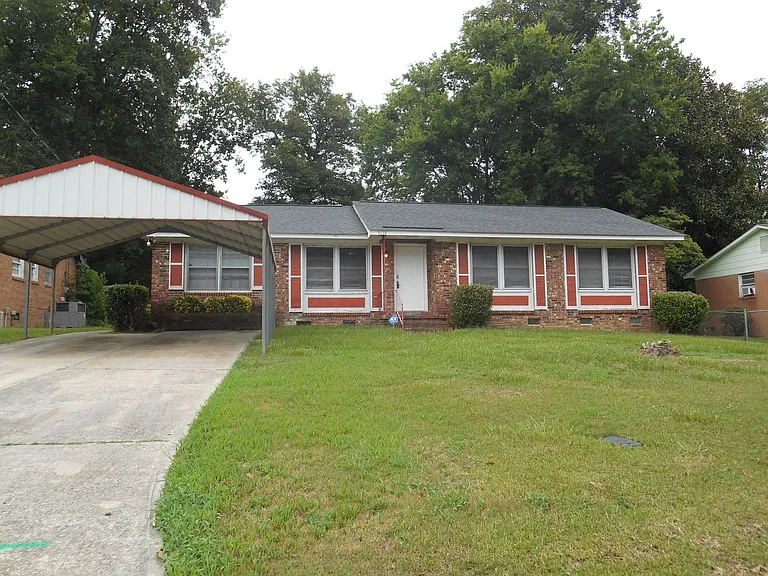 1618 Carousel Cir — Photo 1