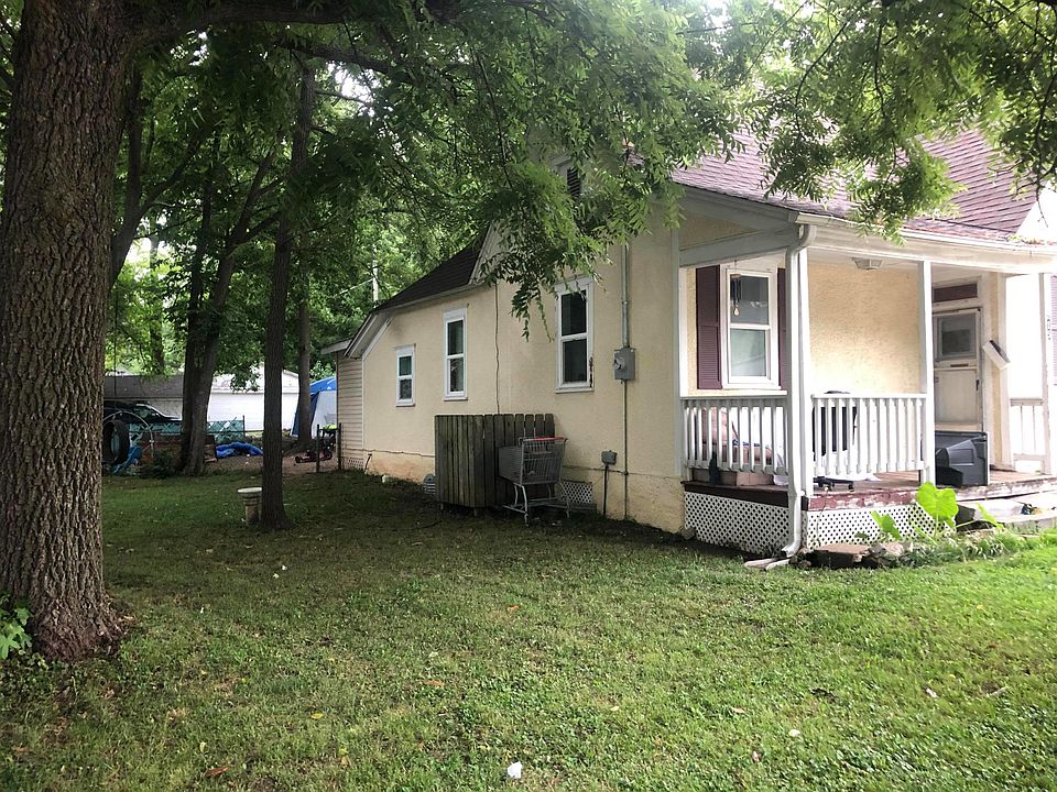 2nd image of 715 W Division St