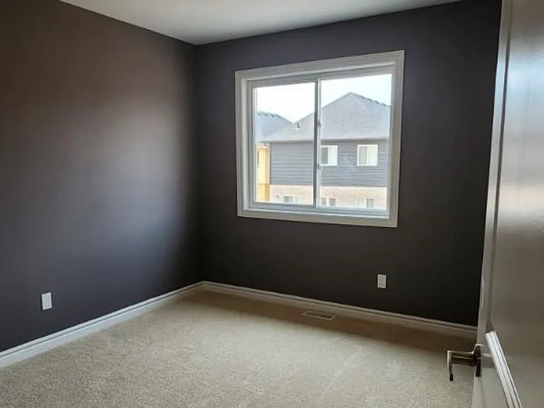 46 Bradley Ave — Photo 7