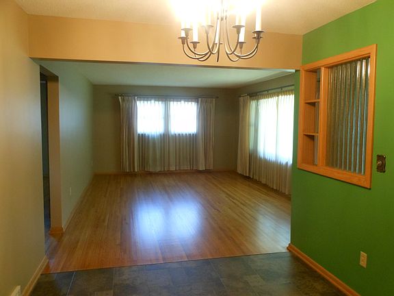 4th image of 2401 16th Ave NW