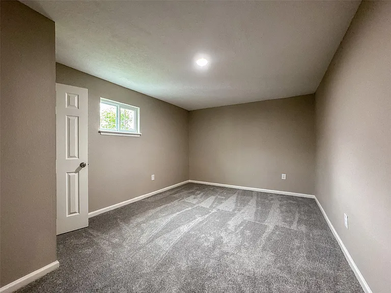 7710 Claiborne St — Photo 21