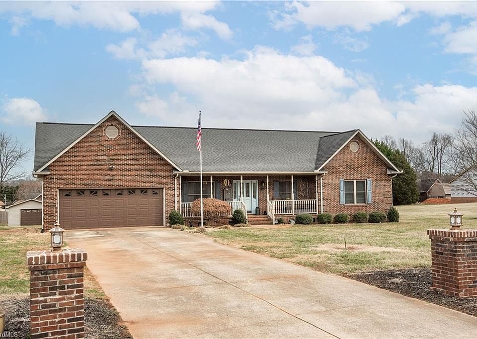1st image of 230 Meadow Oaks Dr