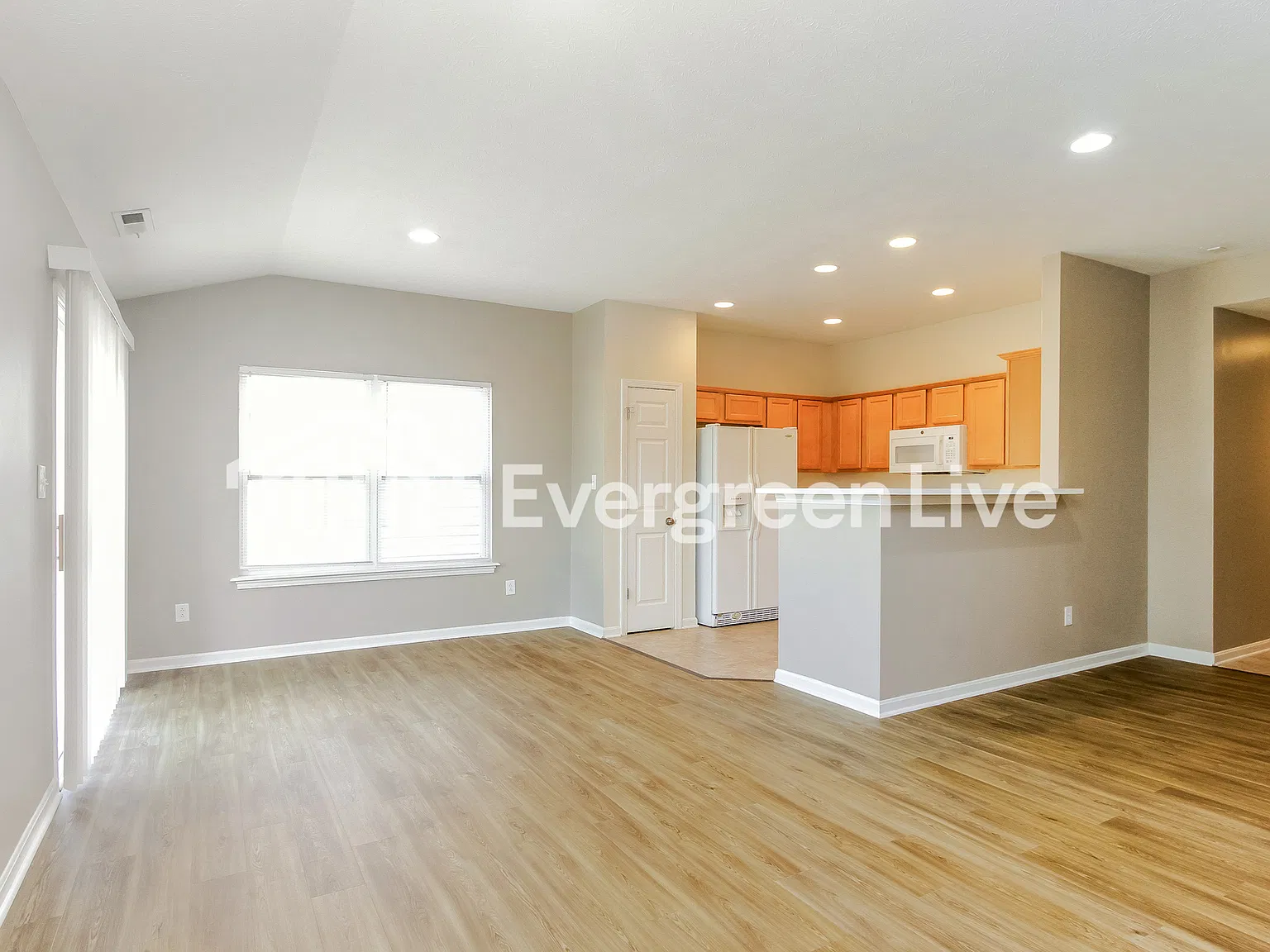 3 bed, 2.0 bath, 1315 sqft, $1,645 — Photo 3