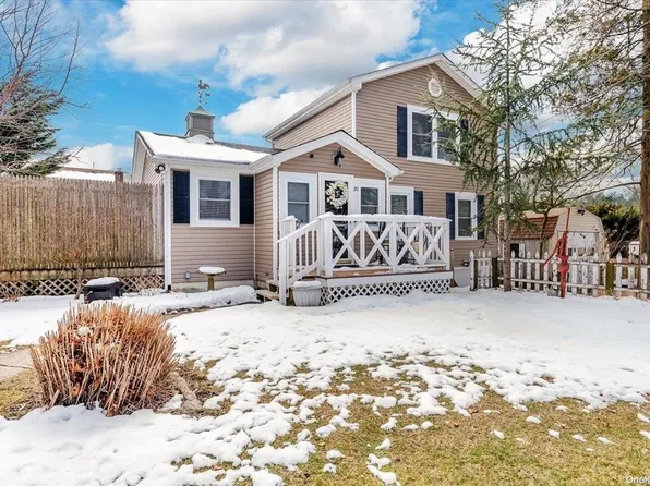 20 Calverton Road, Sound Beach, NY 11789