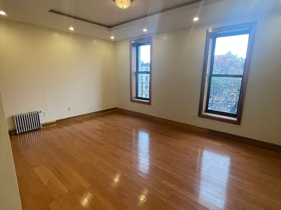 1st image of 2 Saint Nicholas Pl #44