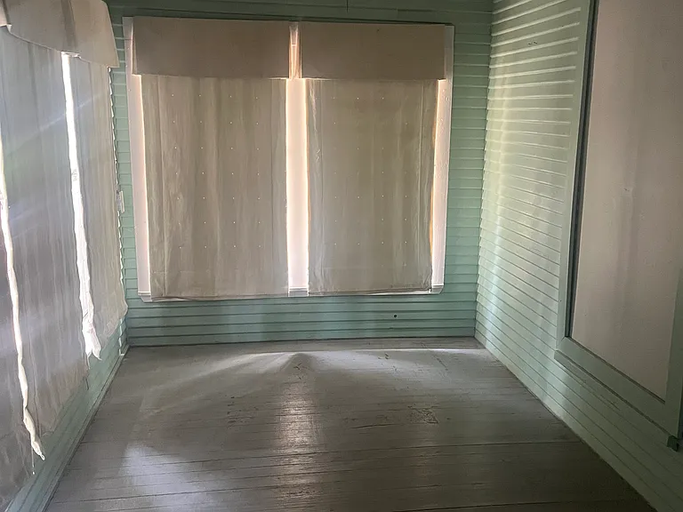 207 S Lennox St — Photo 11