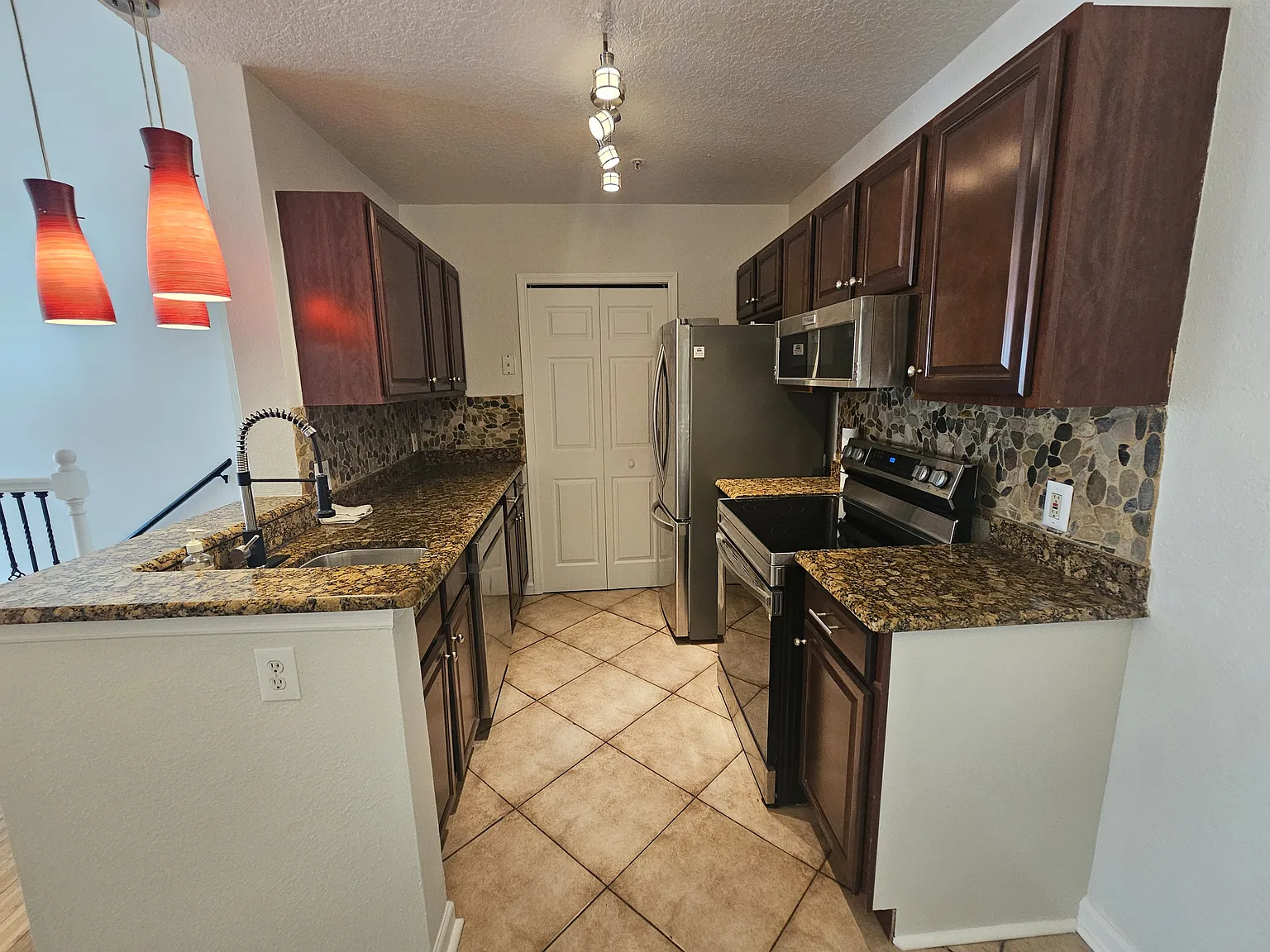 2 bed, 1222 sqft, $1,800 — Photo 3